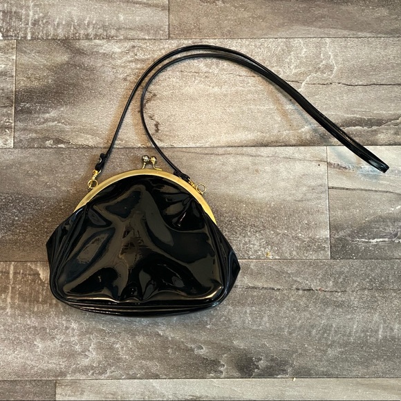 Vintage Handbags - VINTAGE Patent Leather Purse with Gold Details